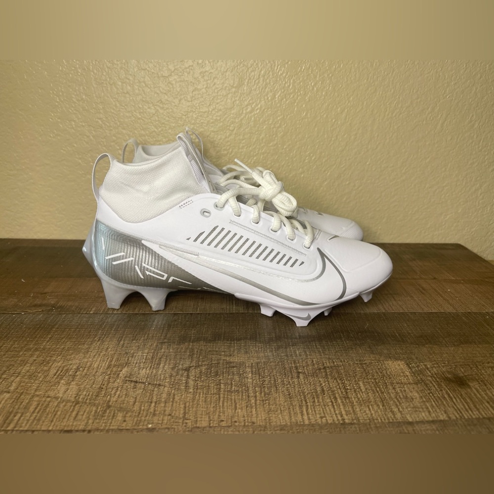 Nike Vapor Edge Pro 360 2 “White Metallic Silver”
- Size 13 Men.